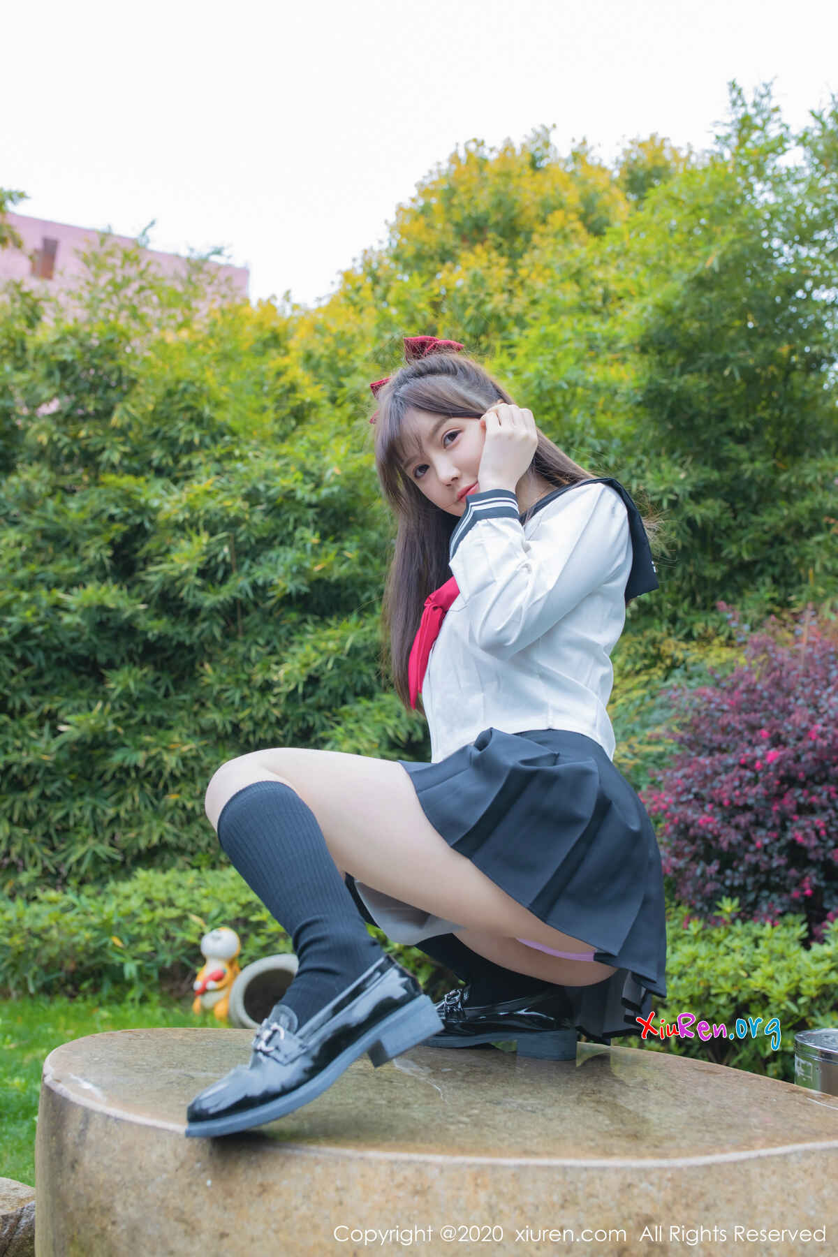 [秀人网XiuRen] N02193 玲珑大眼萌妹糯美子Mini校园风可爱JK制服诱惑美女商务写真 50P